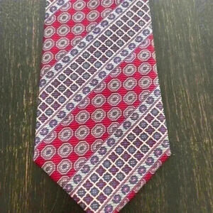Daks tie‎